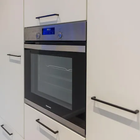 Tropengefluester Penthouse Hof, Whirlpool, Digital Checkin, 300mbit Wlan, Ballkon, Weber Grill * Hof (Bavaria)