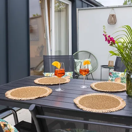 Tropengefluester Penthouse Hof, Whirlpool, Digital Checkin, 300mbit Wlan, Ballkon, Weber Grill