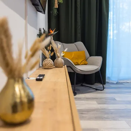 Apartment Tropengefluester Penthouse Hof, Whirlpool, Digital Checkin, 300mbit Wlan, Ballkon, Weber Grill *