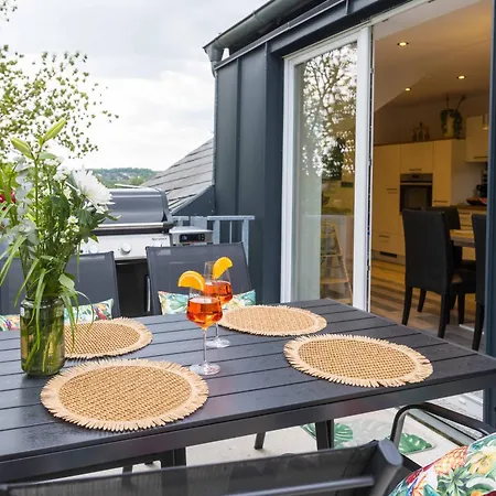 Apartment Tropengefluester Penthouse Hof, Whirlpool, Digital Checkin, 300mbit Wlan, Ballkon, Weber Grill