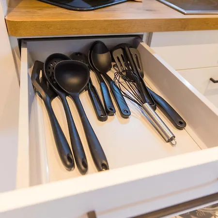 Tropengefluester Penthouse Hof, Whirlpool, Digital Checkin, 300mbit Wlan, Ballkon, Weber Grill Apartment