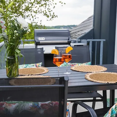 Tropengefluester Penthouse Hof, Whirlpool, Digital Checkin, 300mbit Wlan, Ballkon, Weber Grill *