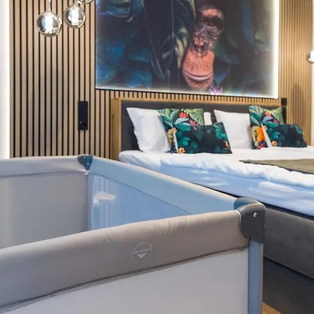 Apartamento Tropengefluester Penthouse Hof, Whirlpool, Digital Checkin, 300mbit Wlan, Ballkon, Weber Grill *