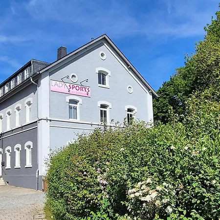 Tropengefluester Penthouse Hof, Whirlpool, Digital Checkin, 300mbit Wlan, Ballkon, Weber Grill Hof (Bavaria)