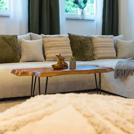 Tropengefluester Penthouse Hof, Whirlpool, Digital Checkin, 300mbit Wlan, Ballkon, Weber Grill *