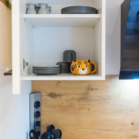 Tropengefluester Penthouse Hof, Whirlpool, Digital Checkin, 300mbit Wlan, Ballkon, Weber Grill Apartamento