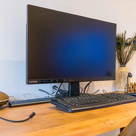 Tropengefluester Penthouse Hof, Whirlpool, Digital Checkin, 300mbit Wlan, Ballkon, Weber Grill Apartment Hof (Bavaria)