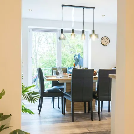 Apartment Tropengefluester Penthouse Hof, Whirlpool, Digital Checkin, 300mbit Wlan, Ballkon, Weber Grill