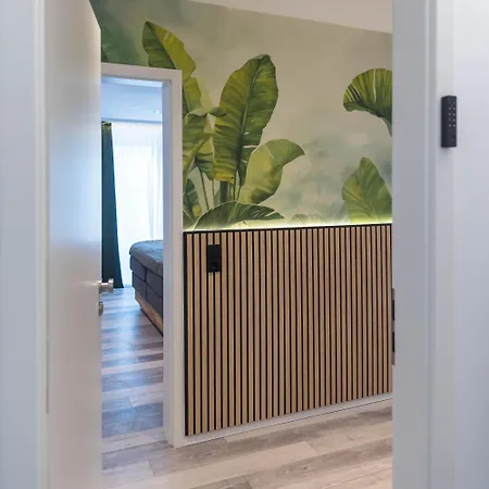 Apartment Tropengefluester Penthouse Hof, Whirlpool, Digital Checkin, 300mbit Wlan, Ballkon, Weber Grill Hof (Bavaria)