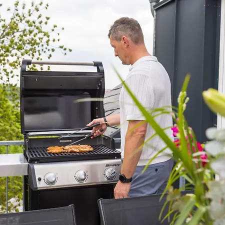 Tropengefluester Penthouse Hof, Whirlpool, Digital Checkin, 300mbit Wlan, Ballkon, Weber Grill * Hof (Bavaria)