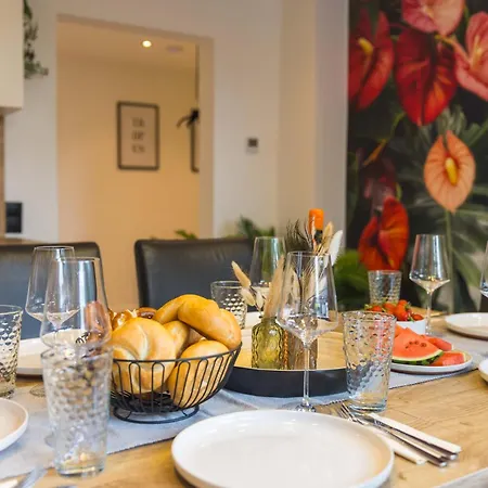 Apartment Tropengefluester Penthouse Hof, Whirlpool, Digital Checkin, 300mbit Wlan, Ballkon, Weber Grill